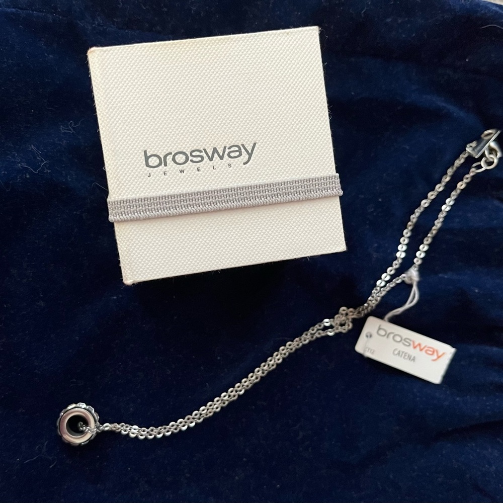 BROSWAY CHAIN AND PENDANT NECKLACE